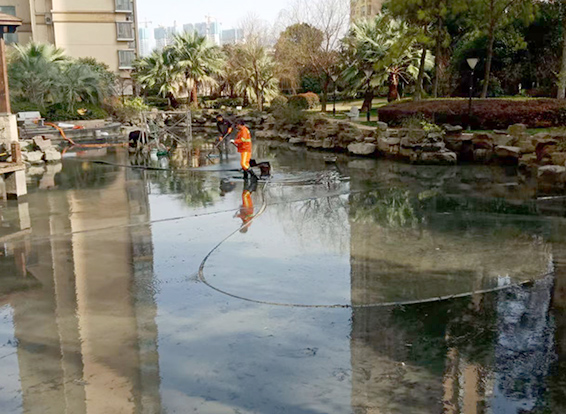 清溪镇景观池淤泥清理