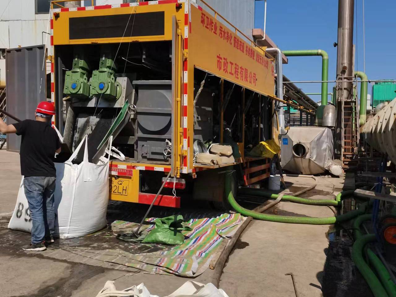 清溪镇淤泥压干处理